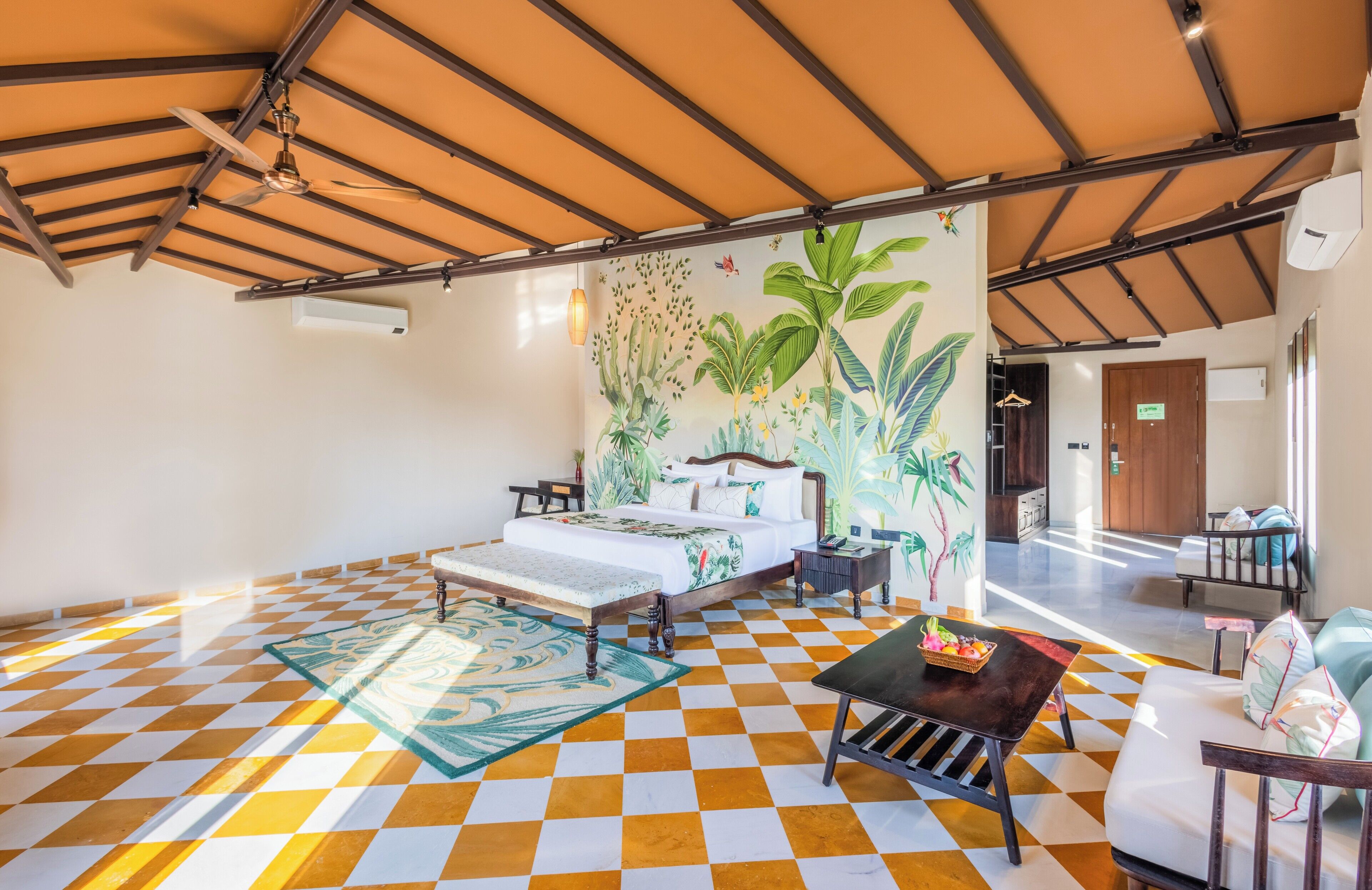 高级套房 | 高档床上用品、迷你吧、办公桌、熨斗/熨板