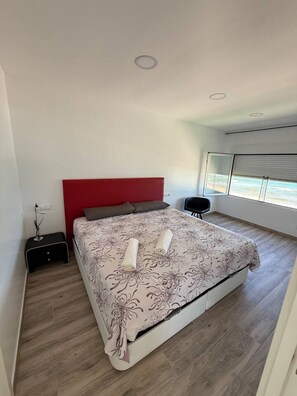 Schreibtisch, Bügeleisen/Bügelbrett, kostenloses WLAN, Bettwäsche