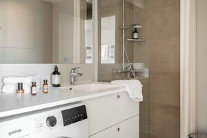 Shower, hair dryer, towels