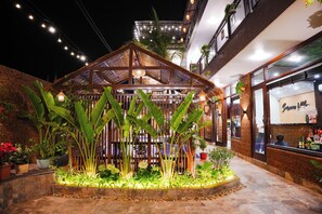 Courtyard - Serena Tam Coc Hotel & Villa (Hoa Lu)