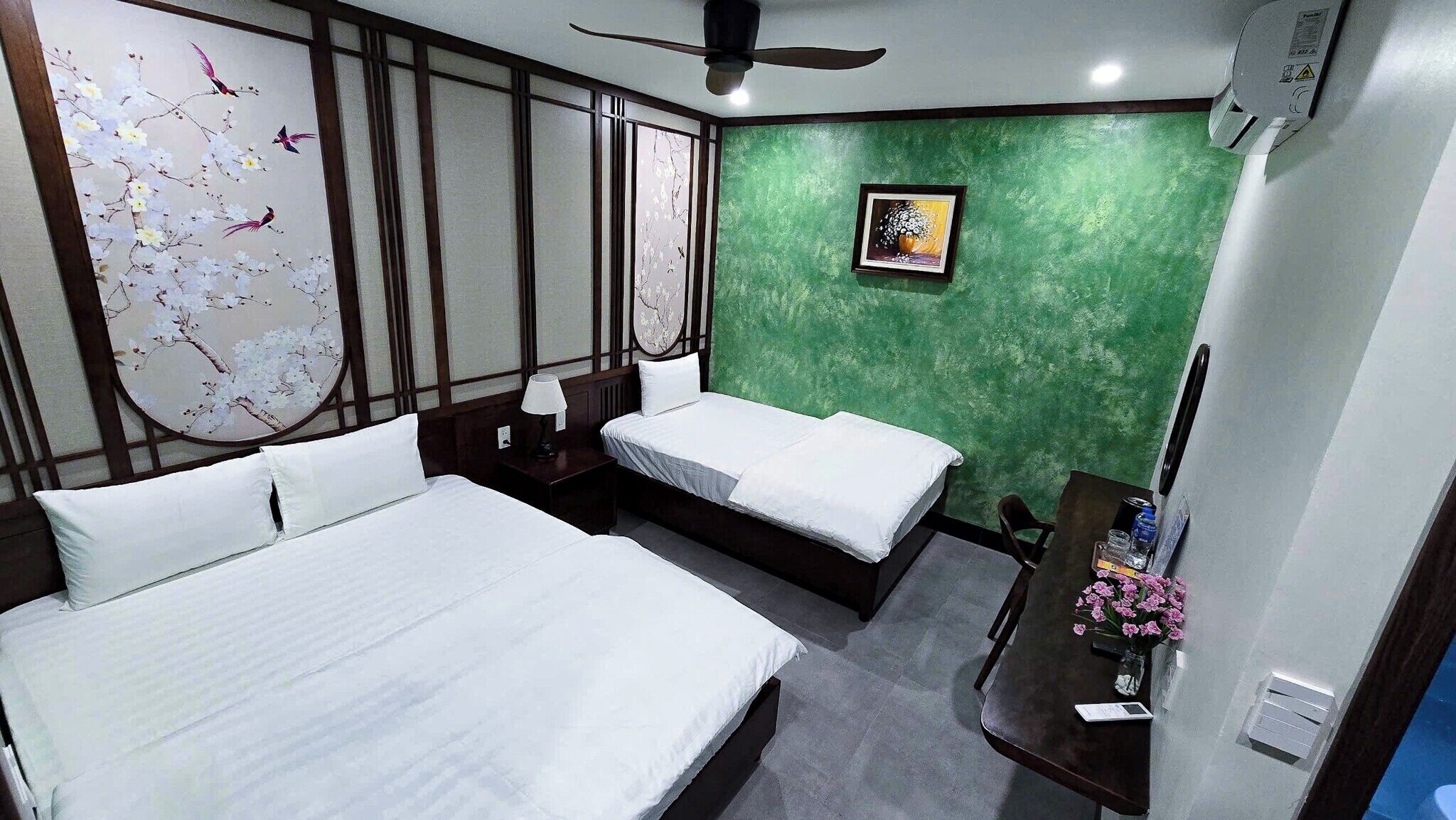 Dreibettzimmer | Verdunkelungsvorhänge, schallisolierte Zimmer, kostenloses WLAN