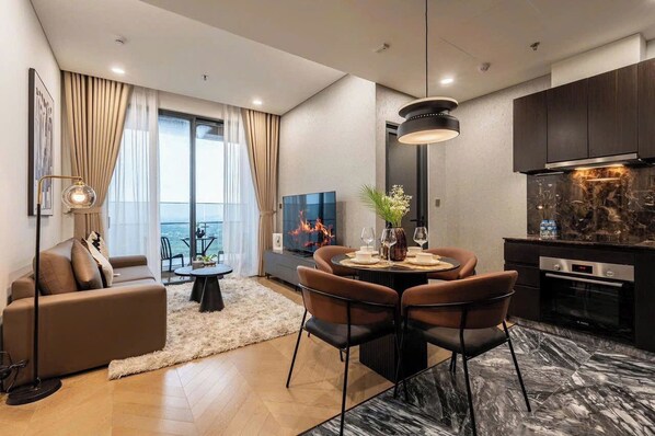 Presidential Suite, 2 Bedrooms, Club Lounge Access, City View | Premium bedding, down comforters, Select Comfort beds, free minibar