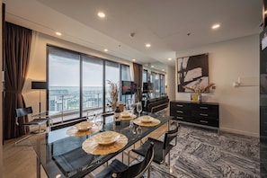 Presidentiële suite, 3 slaapkamers, toegang tot de clublounge, uitzicht op rivier | 1 slaapkamer, luxe beddengoed, donzen dekbedden, Select Comfort-bedden