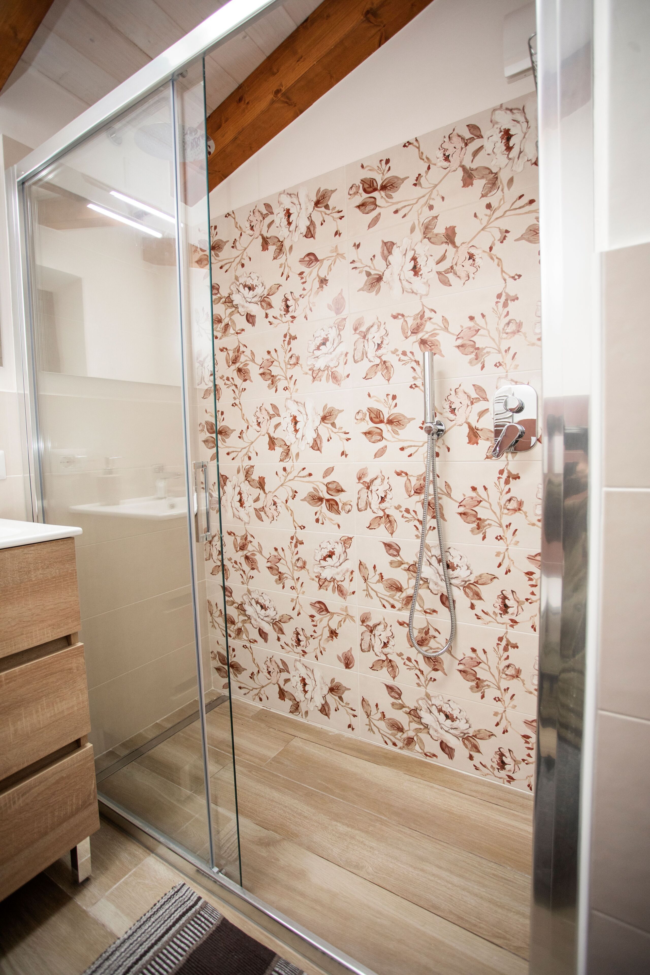 Doccia, asciugacapelli, bidet, asciugamani