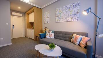 Comfort-studiolejlighed - byudsigt | Pengeskab på værelset, skrivebord, strygejern/strygebræt, gratis Wi-Fi