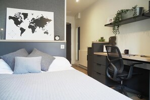 Desk, laptop workspace, iron/ironing board - Vita Student-Only Lewisham Exchange (London)