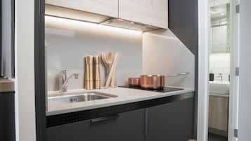 Classic Studio | Private kitchen | Fridge, microwave, oven