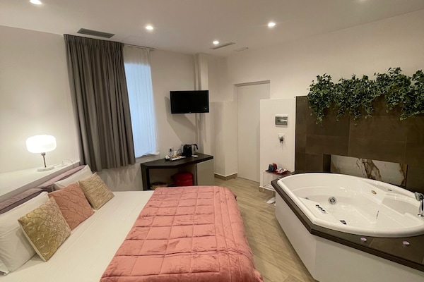 Doppia Luxury, non fumatori, idromassaggio | Insonorizzazione, Wi-Fi gratuito