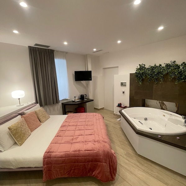 Luxury Double Room, Non Smoking, Jetted Tub | Soundproofing, free WiFi - Namuri Luxury Rooms (Villagonia)