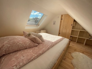 2 habitaciones, tabla de planchar con plancha, wifi y ropa de cama 