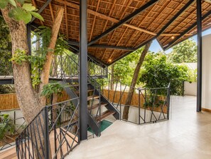 A modern staircase with metal railings, a wooden ceiling, and a view of greenery outside. - Chic 2-BR Villa with Pool, 800m to Canggu Beach (Kecamatan Mengwi)