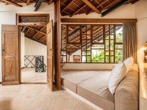 2 bedrooms, iron/ironing board, free WiFi, bed sheets - Chic 2-BR Villa with Pool, 800m to Canggu Beach (Kecamatan Mengwi)