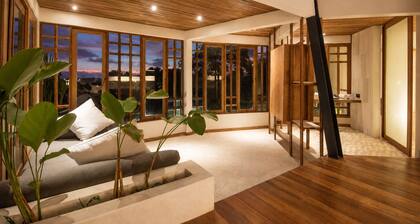 Stunning 2-BR Penthouse with View, 800m to Beach