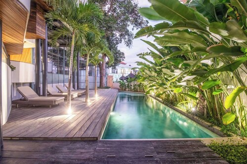 Modern 1-BR Loft with Art Deco Style and Shared Pool