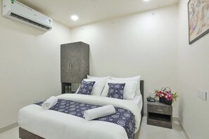 Bureau, espace de travail pour ordinateur portable, Wi-Fi gratuit