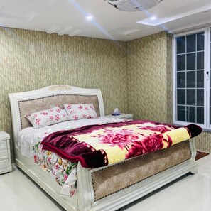 Wi-Fi de cortesia, roupa de cama