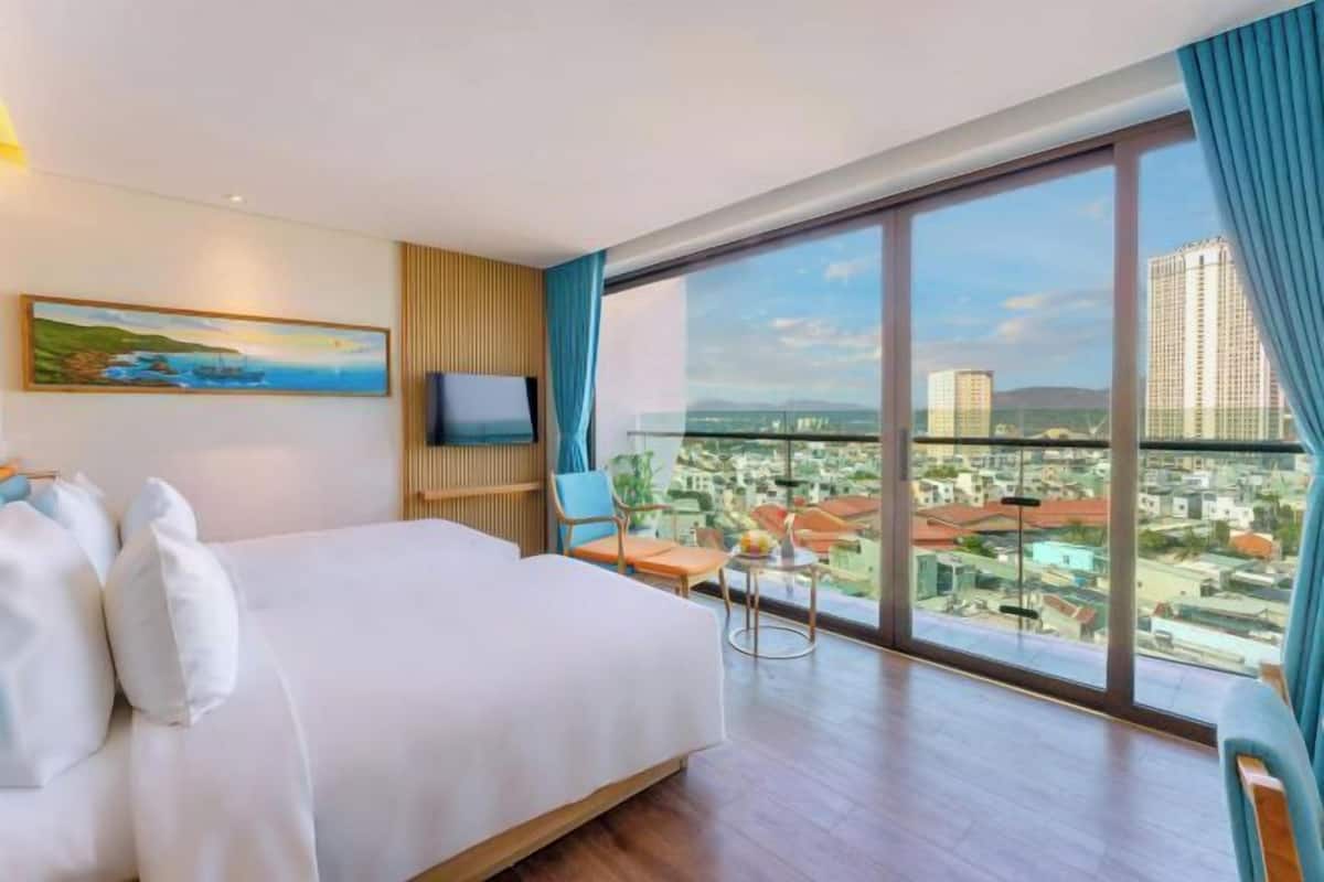 Minibar, desk, soundproofing, free WiFi