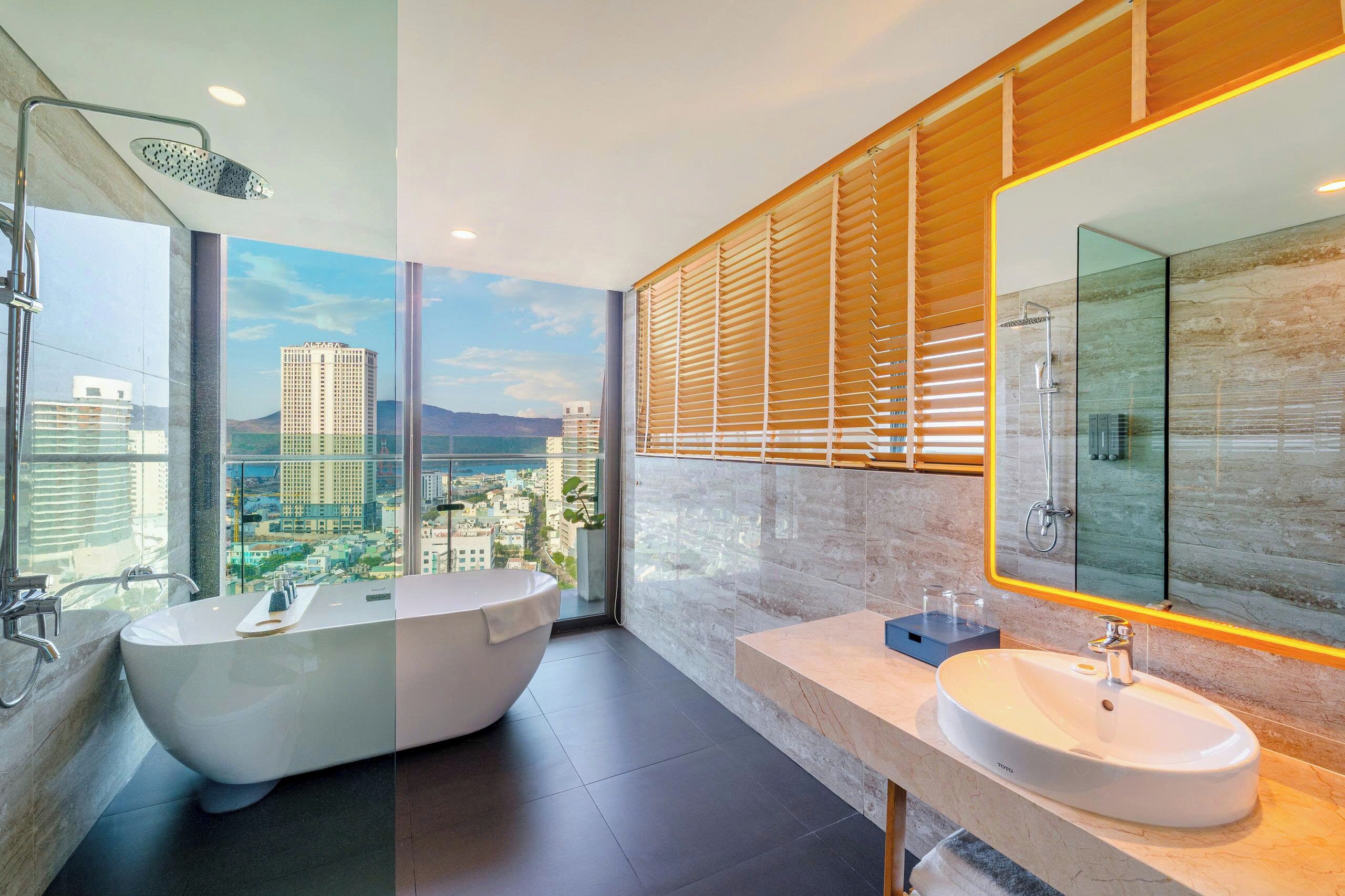 Executive Suite, Ocean View | Minibar, desk, soundproofing, free WiFi