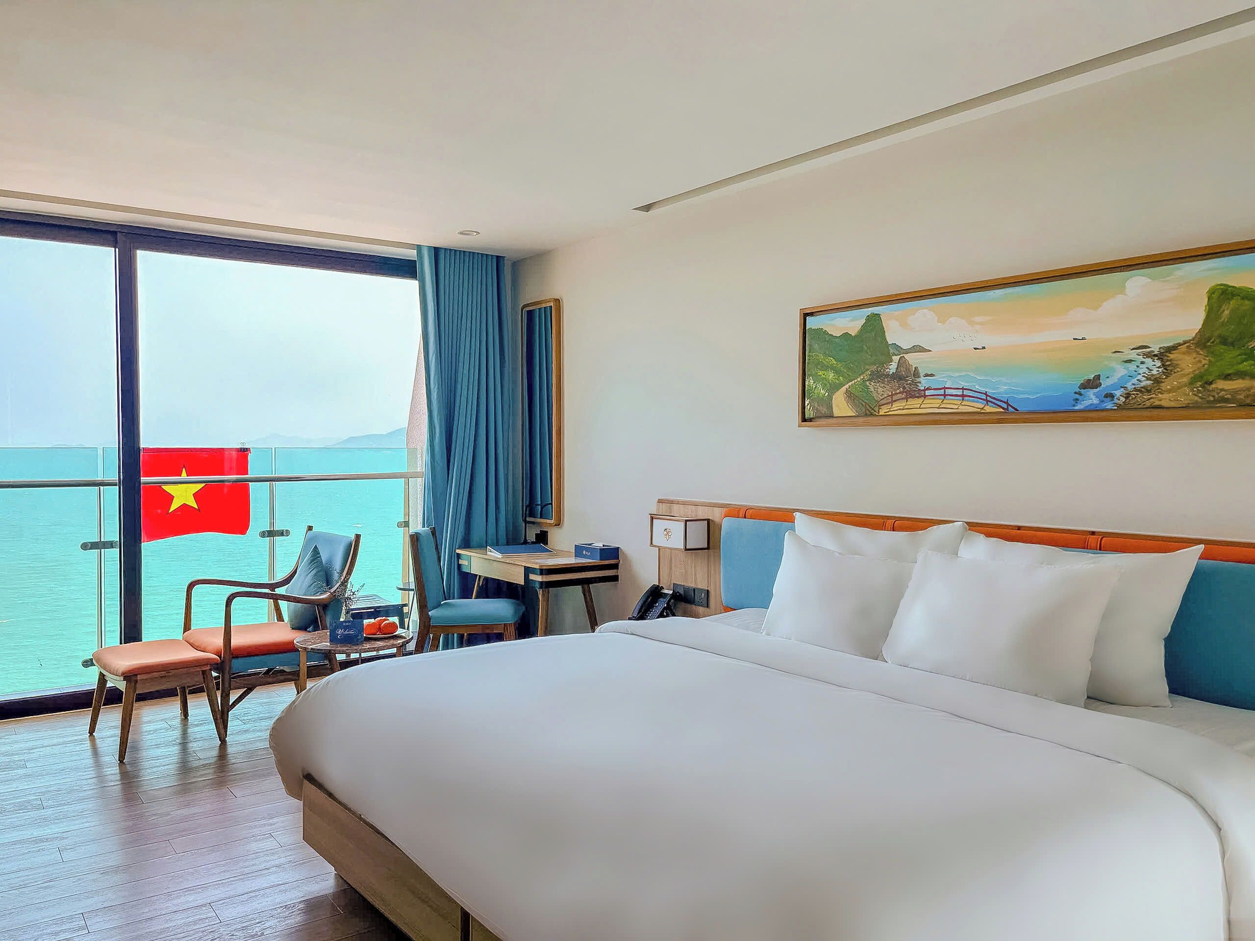 Senior Room, Ocean View | Minibar, desk, soundproofing, free WiFi