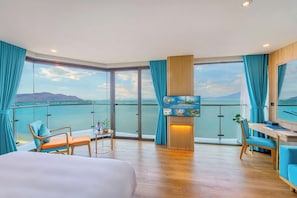 Suite executiva, vistes a l'oceà | 1 dormitori, minibar, escriptori i wifi gratuïta