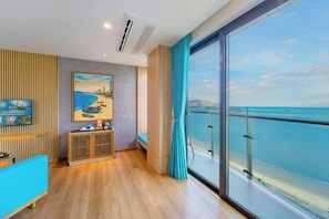 Suite destacada, vistes a l'oceà | 1 dormitori, minibar, escriptori i wifi gratuïta