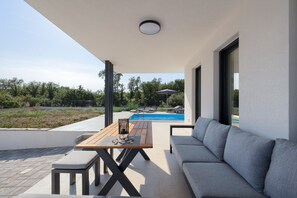 Outdoor dining - Villa Mayla (Ližnjan)