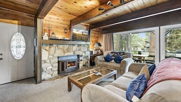 Smart TV 40 pulgadas con canales de televisión digitales, chimenea