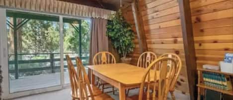 Signature Cabin, 3 Bedrooms, Kitchen, Mountain View | In-room dining
