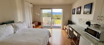 Cosy Studio with valley views