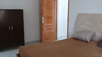 1 bedroom, bed sheets