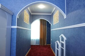 Caja de seguridad en la habitación y sistema de insonorización 