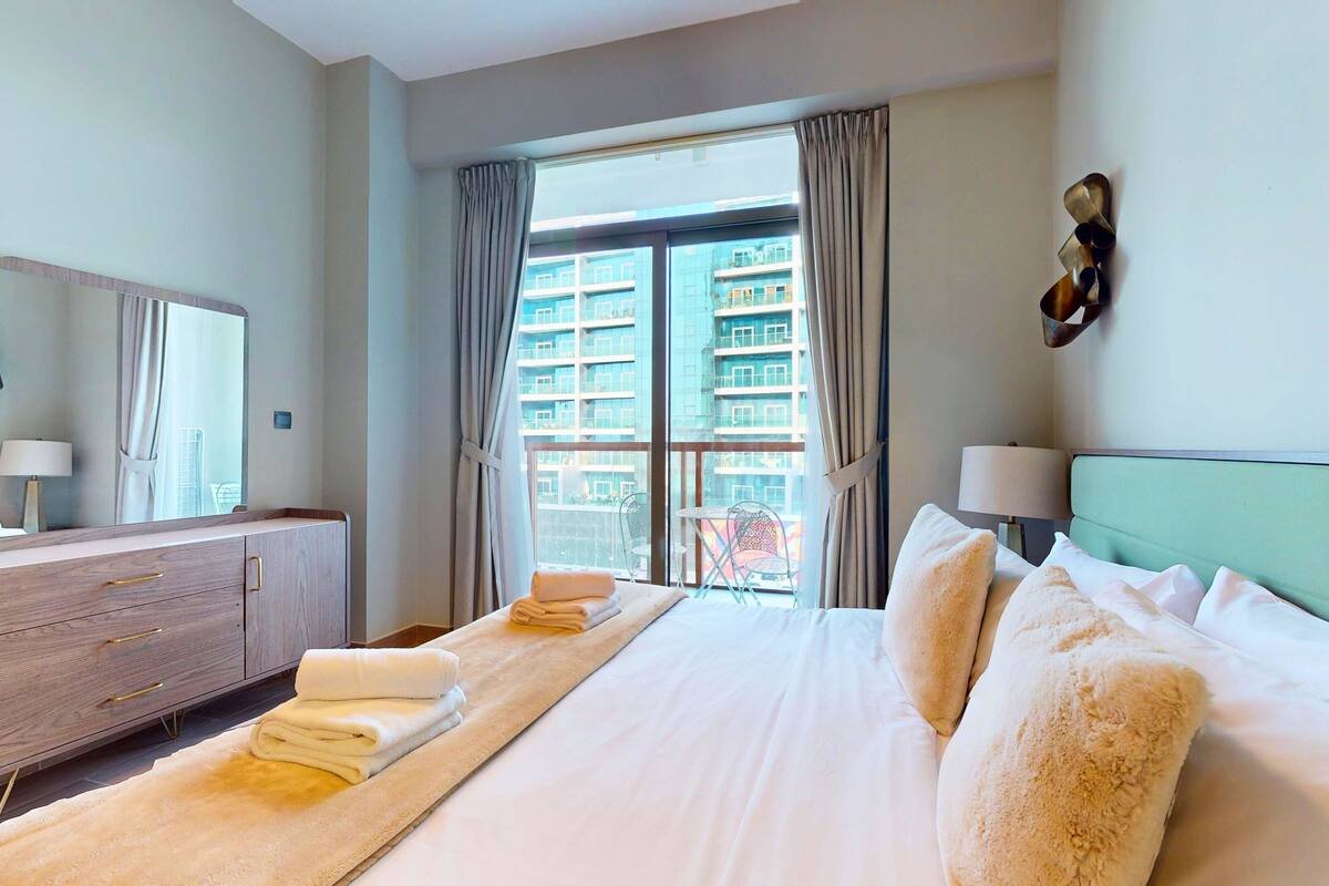 Deluxe appartement, balkon, uitzicht op stad | 1 slaapkamer, een strijkplank/strijkijzer, gratis wifi