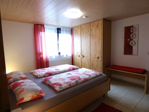 2 Schlafzimmer, Bügeleisen/Bügelbrett, Reisekinderbett, WLAN