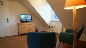 Family Suite | 1 bedroom, desk, free WiFi