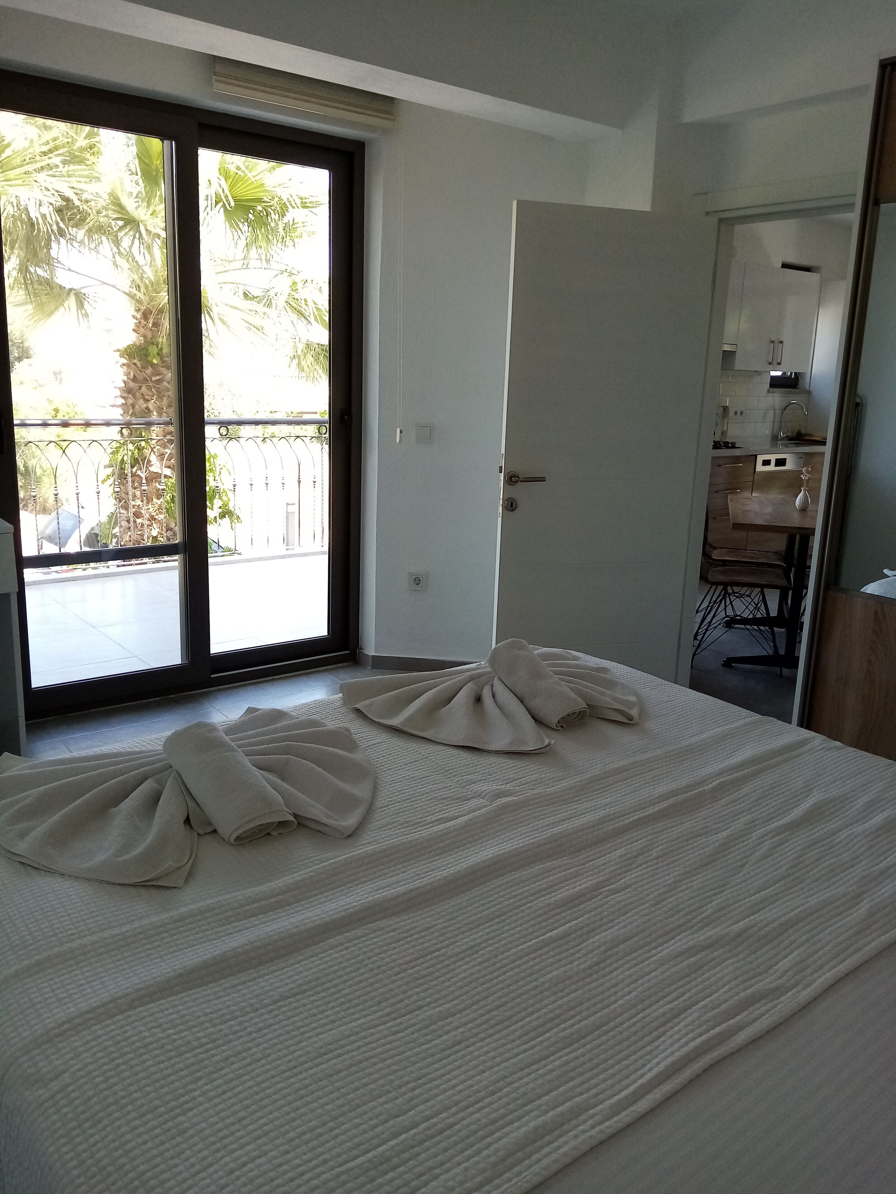 公寓, 1 间卧室, 部分海景 | 遮光窗帘、熨斗/熨衣板、免费 WiFi