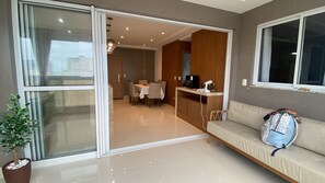 Living area - Apt Praia do Morro 2 minutes walk to the beach (Praia do Morro Guarapari)
