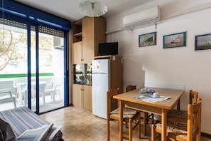 Departamento, 2 habitaciones, balcón | Restaurantes