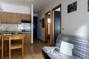 Departamento, 2 habitaciones, balcón | Sala de estar