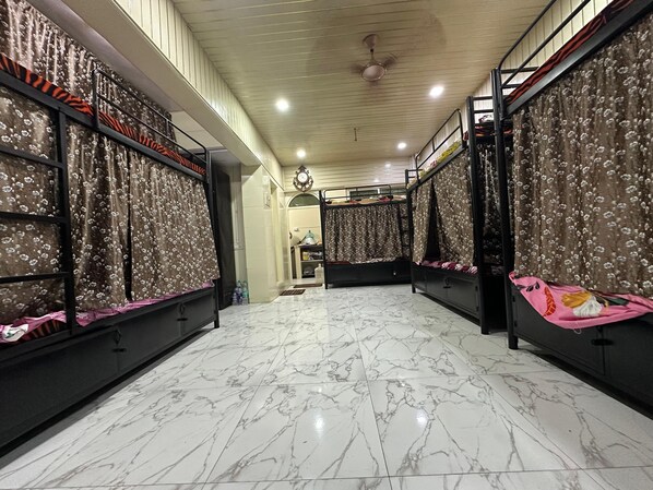 Laptop workspace, soundproofing, free WiFi - Balaji Dormitory In Andheri (Mumbai)