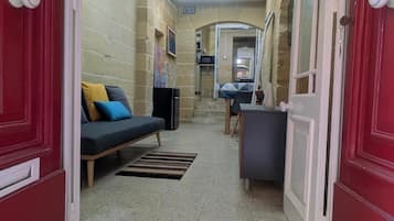 Apartment, 1 Bedroom, Smoking, City View | Interior