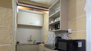 Apartment, 1 Bedroom, Smoking, City View | Interior
