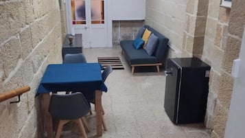 Apartment, 1 Bedroom, Smoking, City View | Interior
