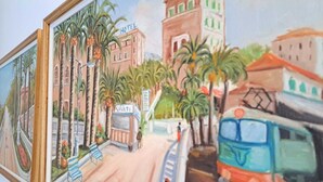 A street scene with a gelato stand, a hotel, and a bus. - Casa Romana  (Sanremo)