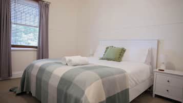 2 bedrooms, iron/ironing board, free WiFi
