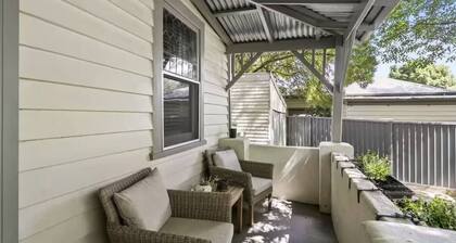 Welcome to Cosy Cottage – your peaceful 2-bedroom home in the heart of Ballarat