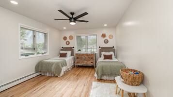 5 Schlafzimmer, Reisekinderbett, kostenloses WLAN, Bettwäsche