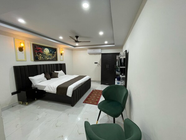 Deluxe Double Room | Free WiFi - The Royal Inn (Faridabad)