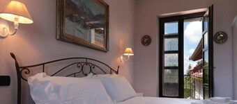 La Cantinella Country House La Morra: Apartment wing of the farmhouse