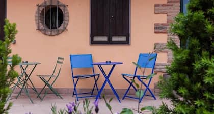 La Cantinella Country House La Morra: Apartment wing of the farmhouse