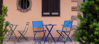 La Cantinella Country House La Morra: Apartment wing of the farmhouse